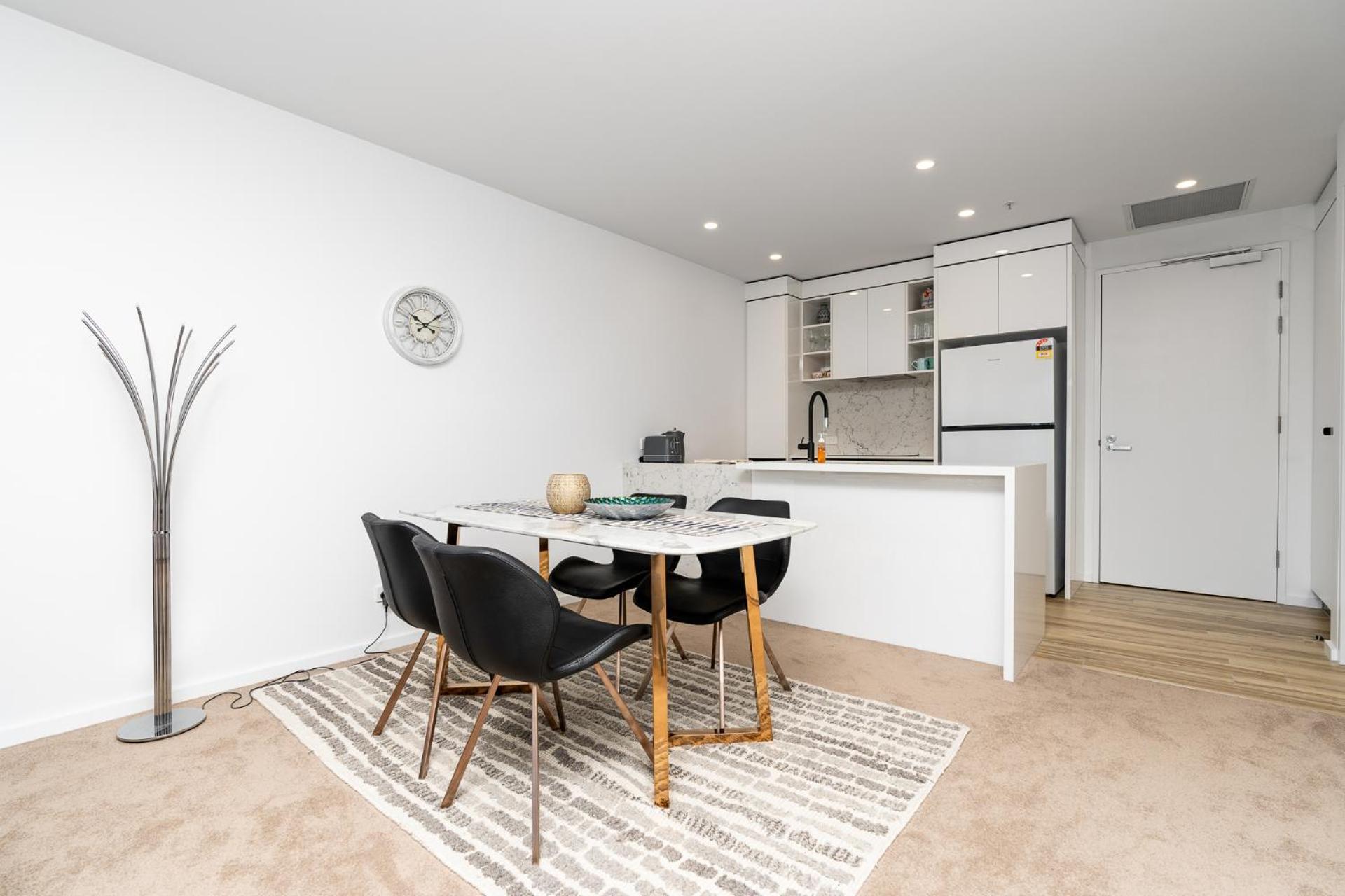 Apartment Lovely 2br W Free Parking On Premises *