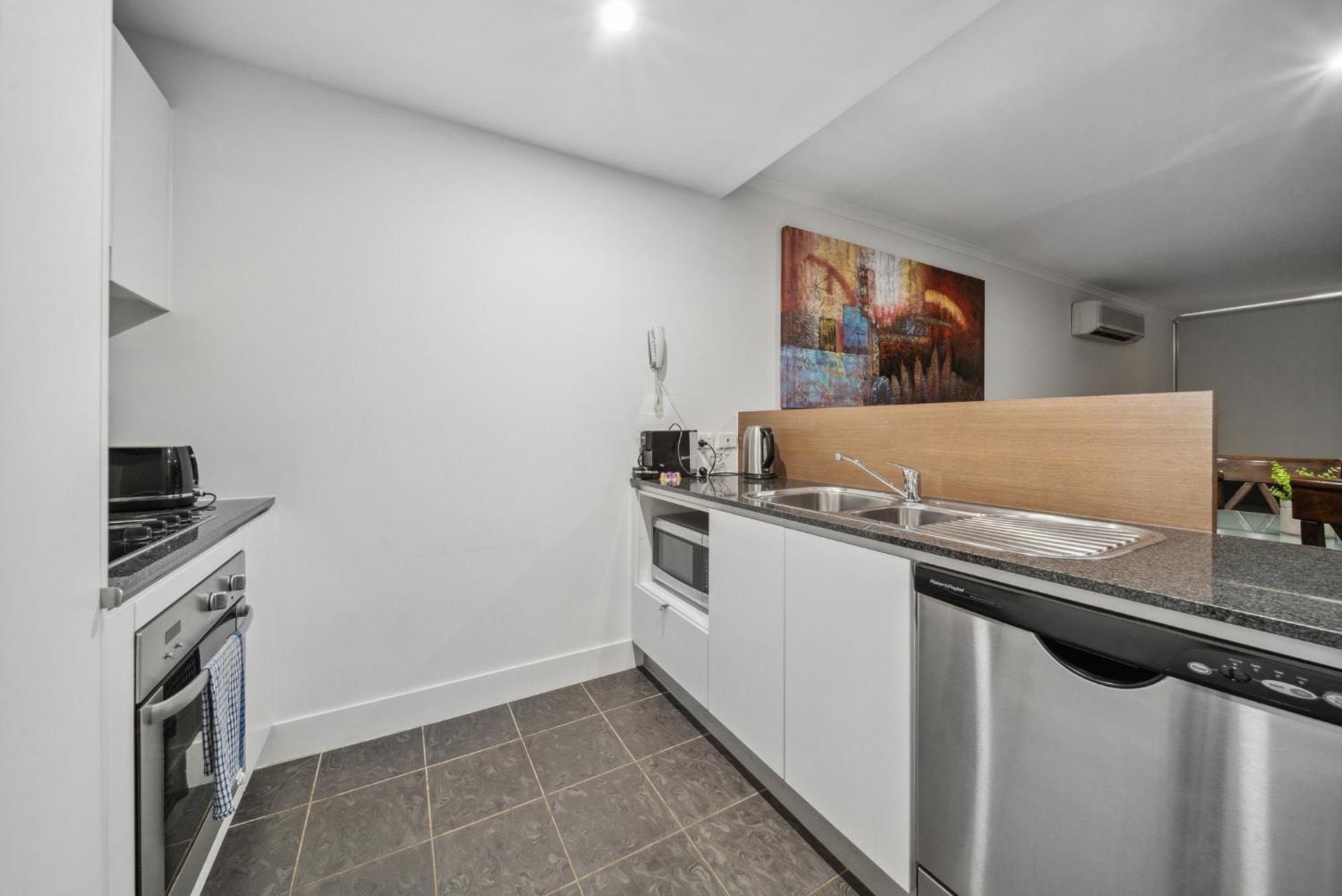 Convenient 2-bed With Pool By Parks & Amenities *