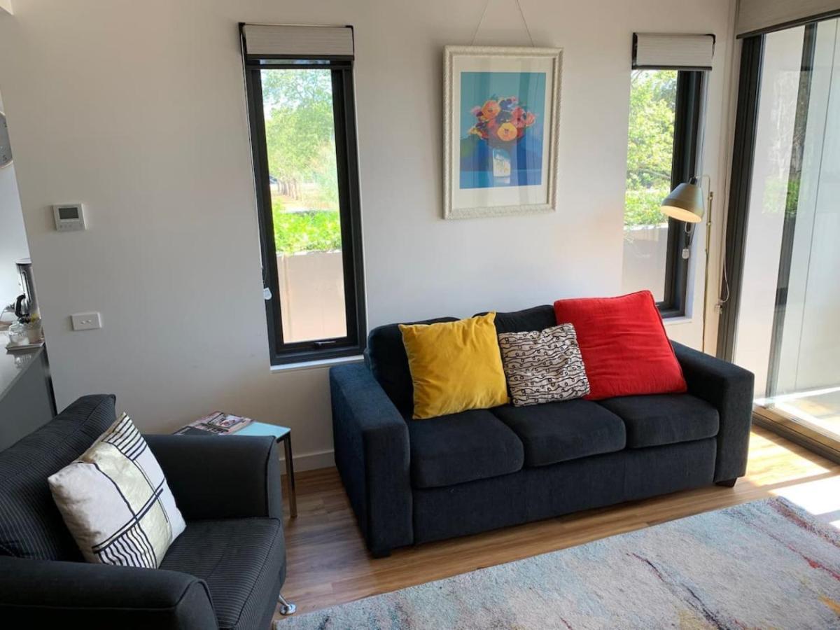 Modern - Prime Location With Heated Pool * Camberra
