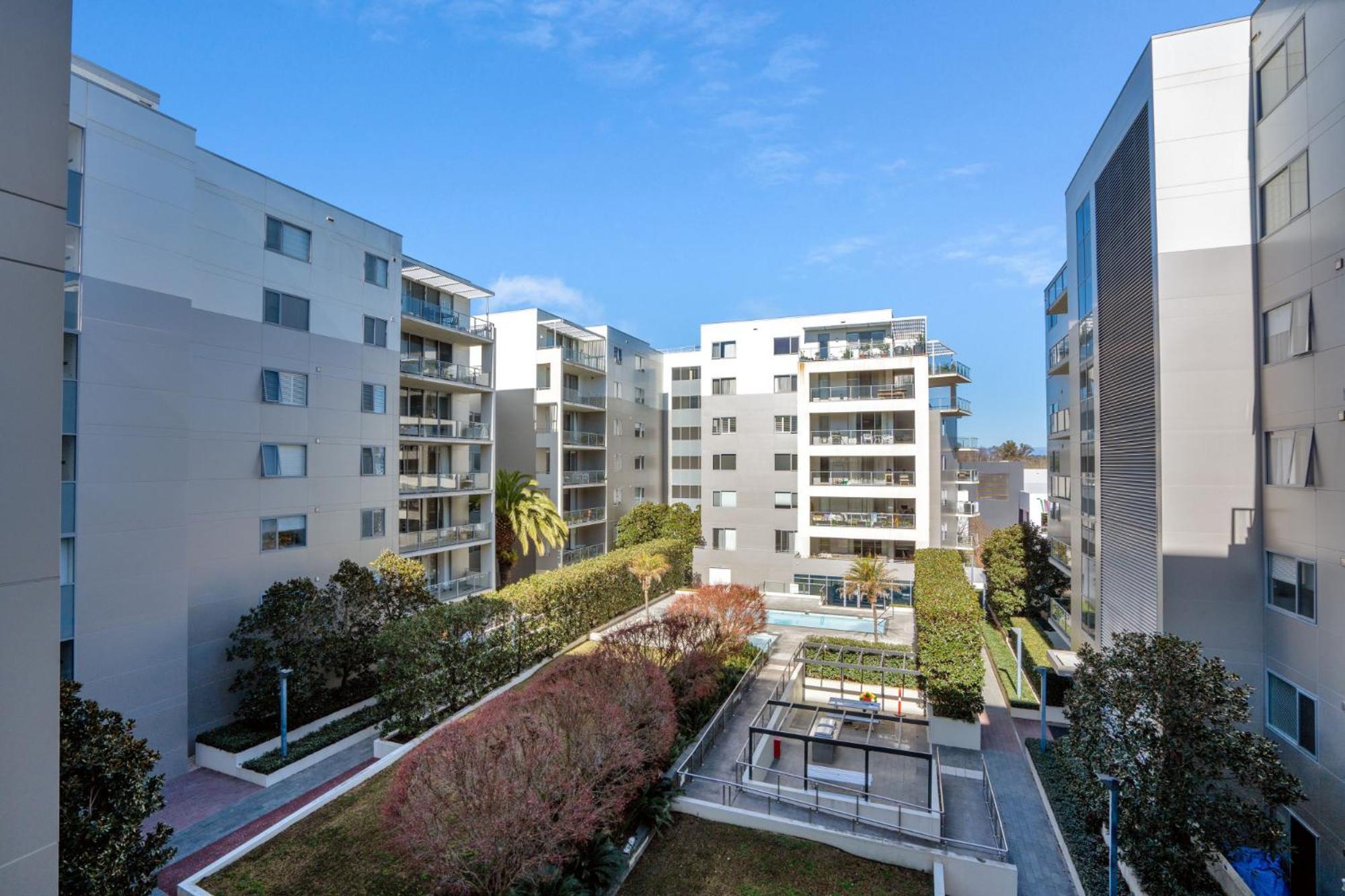 Modern 1-bed Unit With Pool Views And Balcony Apartment *