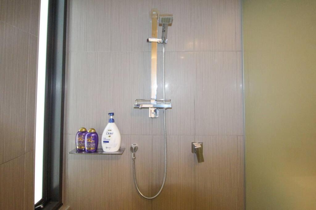 Luxury Minutes From W Rooftop Pool & Parking * Canberra