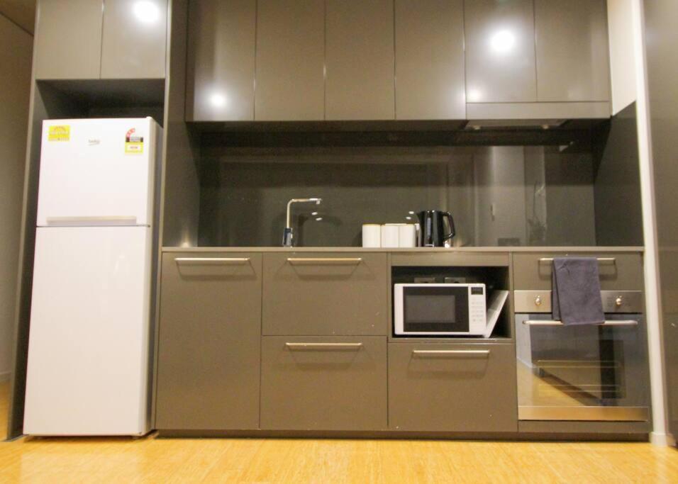 Luxury Minutes From W Rooftop Pool & Parking Apartment