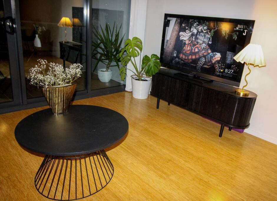 Luxury Minutes From W Rooftop Pool & Parking