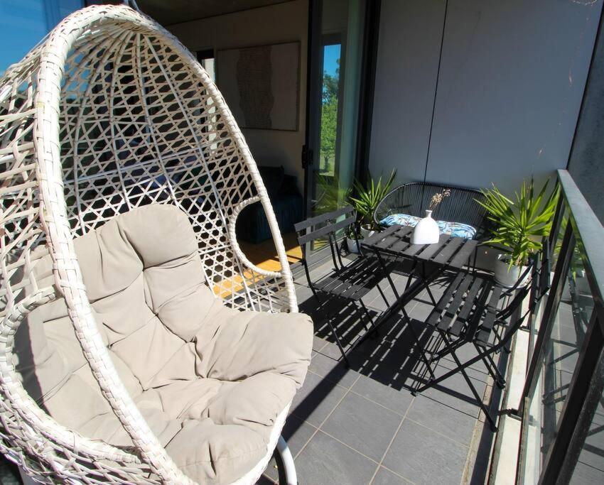 Luxury Minutes From W Rooftop Pool & Parking Apartment