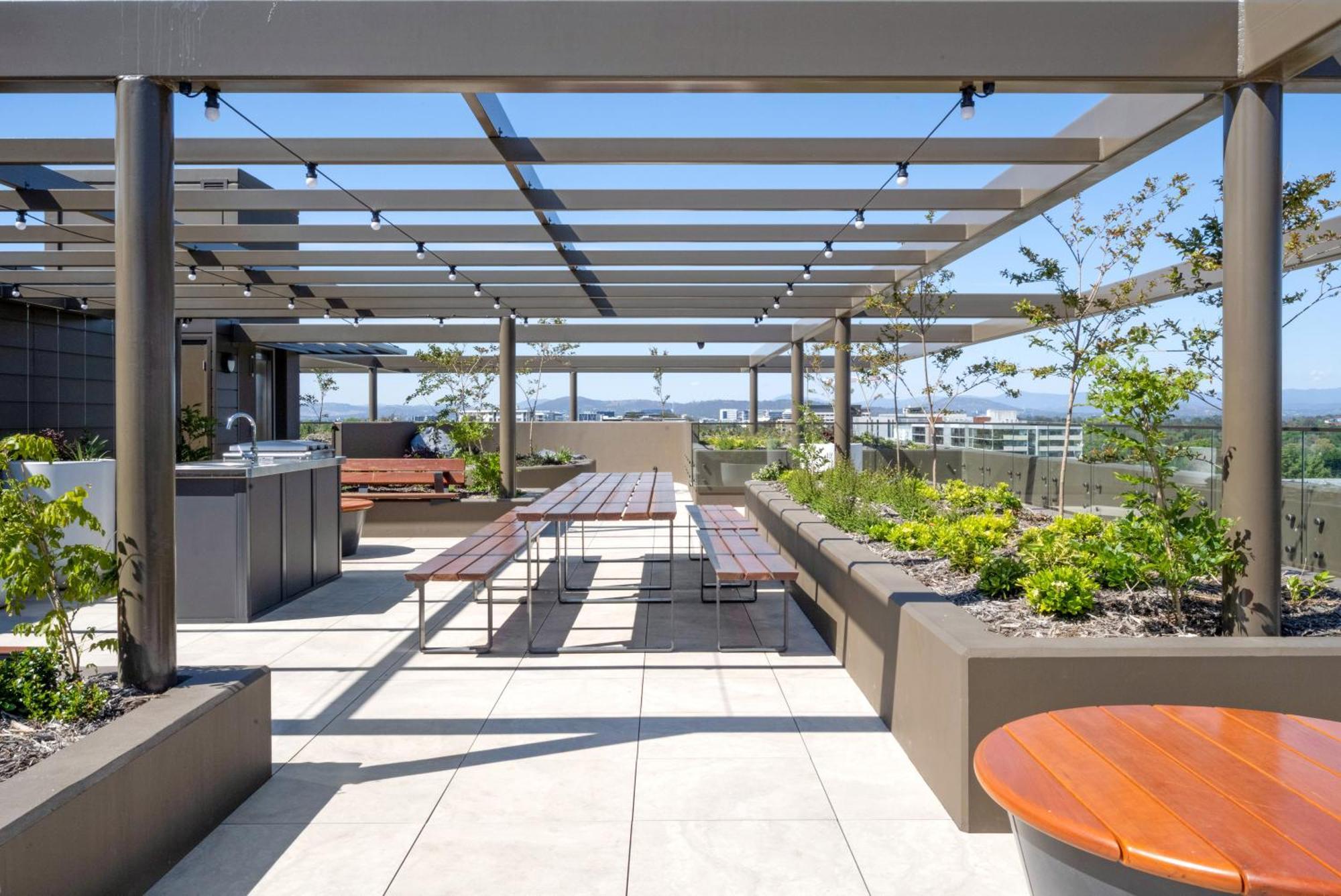 Kashmir - Luxury Floor - Mountain View * Canberra
