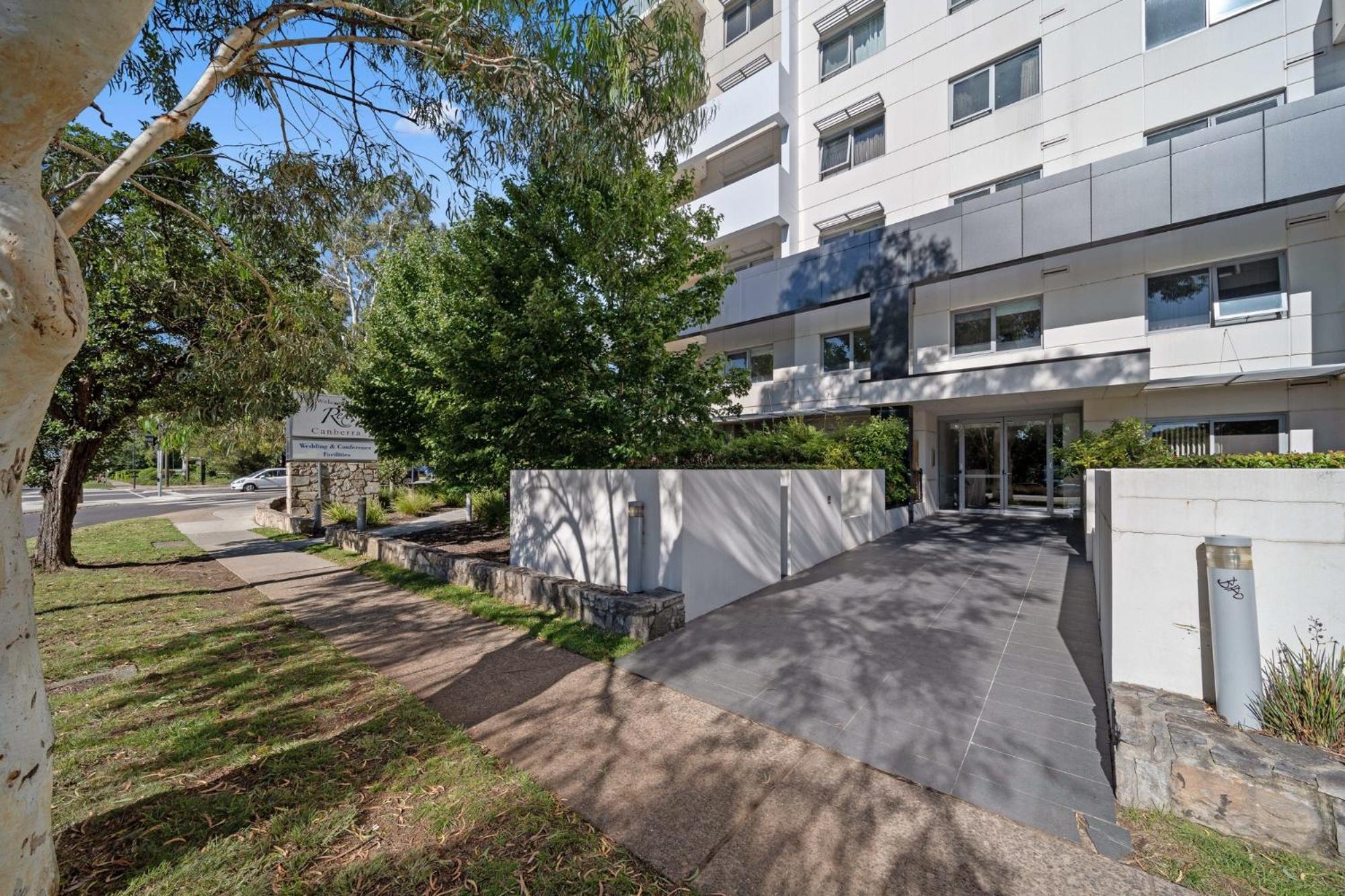 Spacious Inner-city 1-bed In Trendy Braddon Apartment
