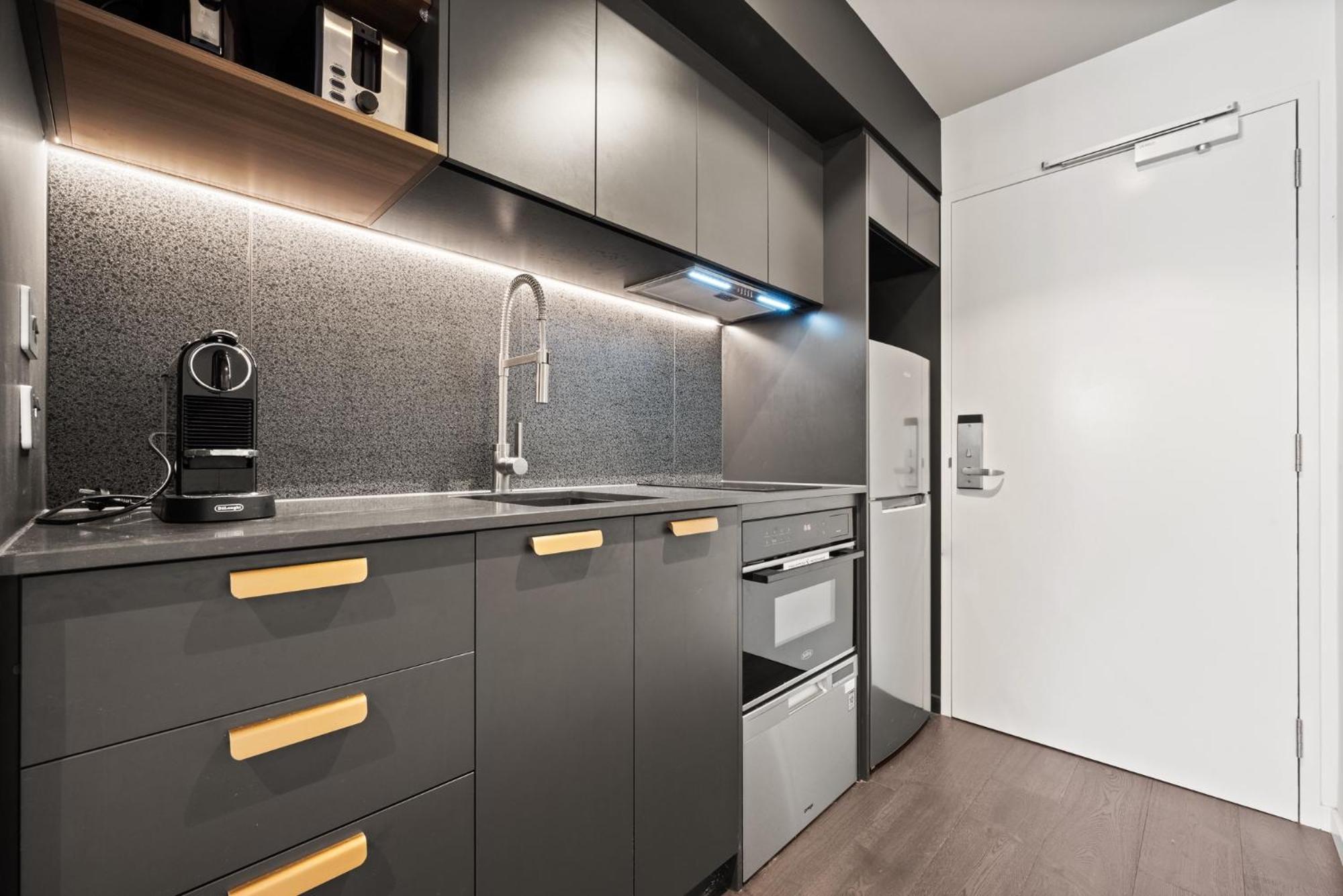 Apartment Elegant With Parking Canberra
