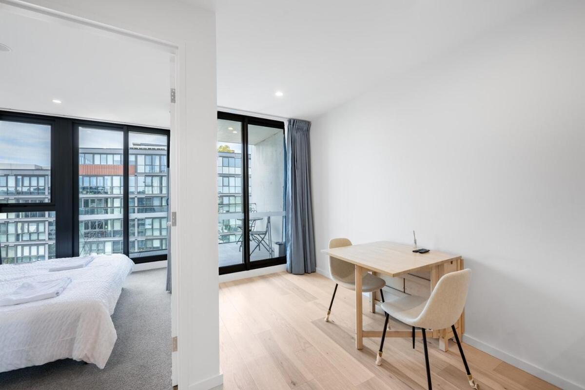 One Bedroom With Parking Next To Canberra