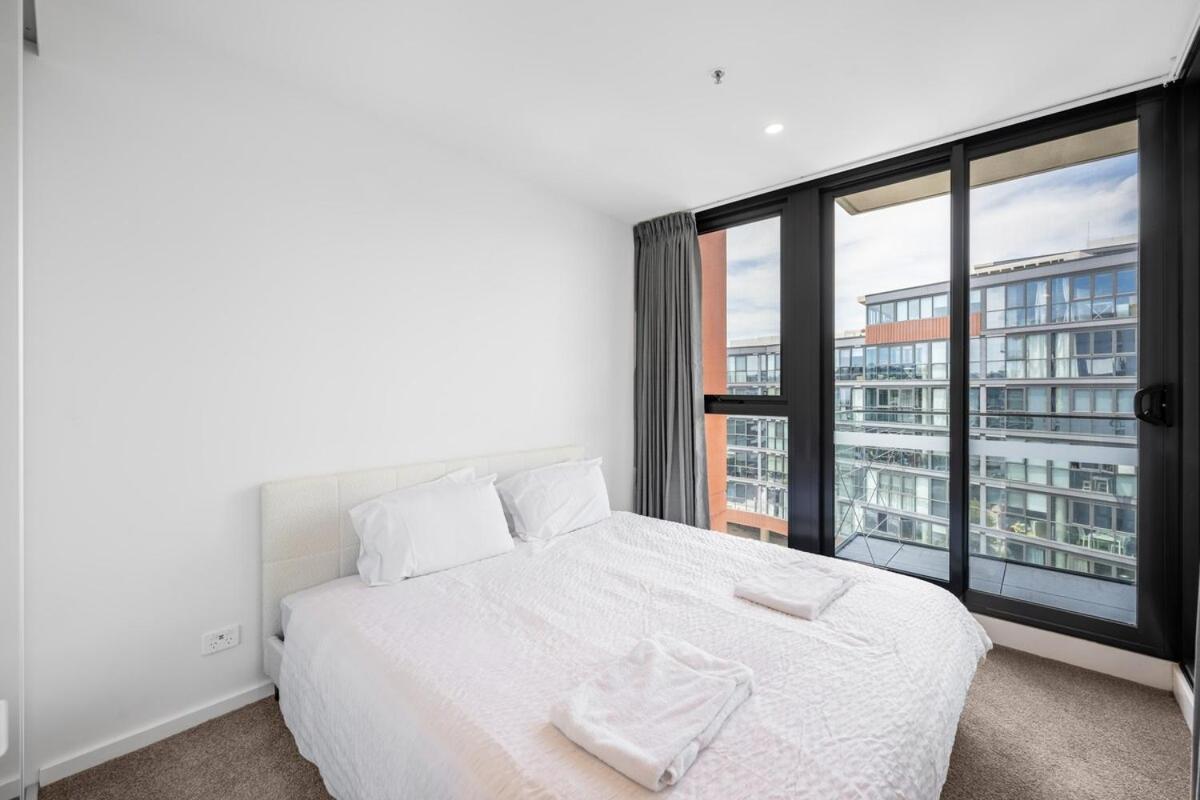 Apartment One Bedroom With Parking Next To Canberra