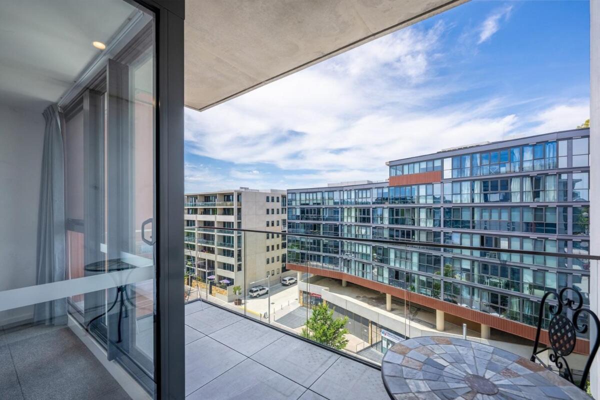 One Bedroom With Parking Next To Apartment
