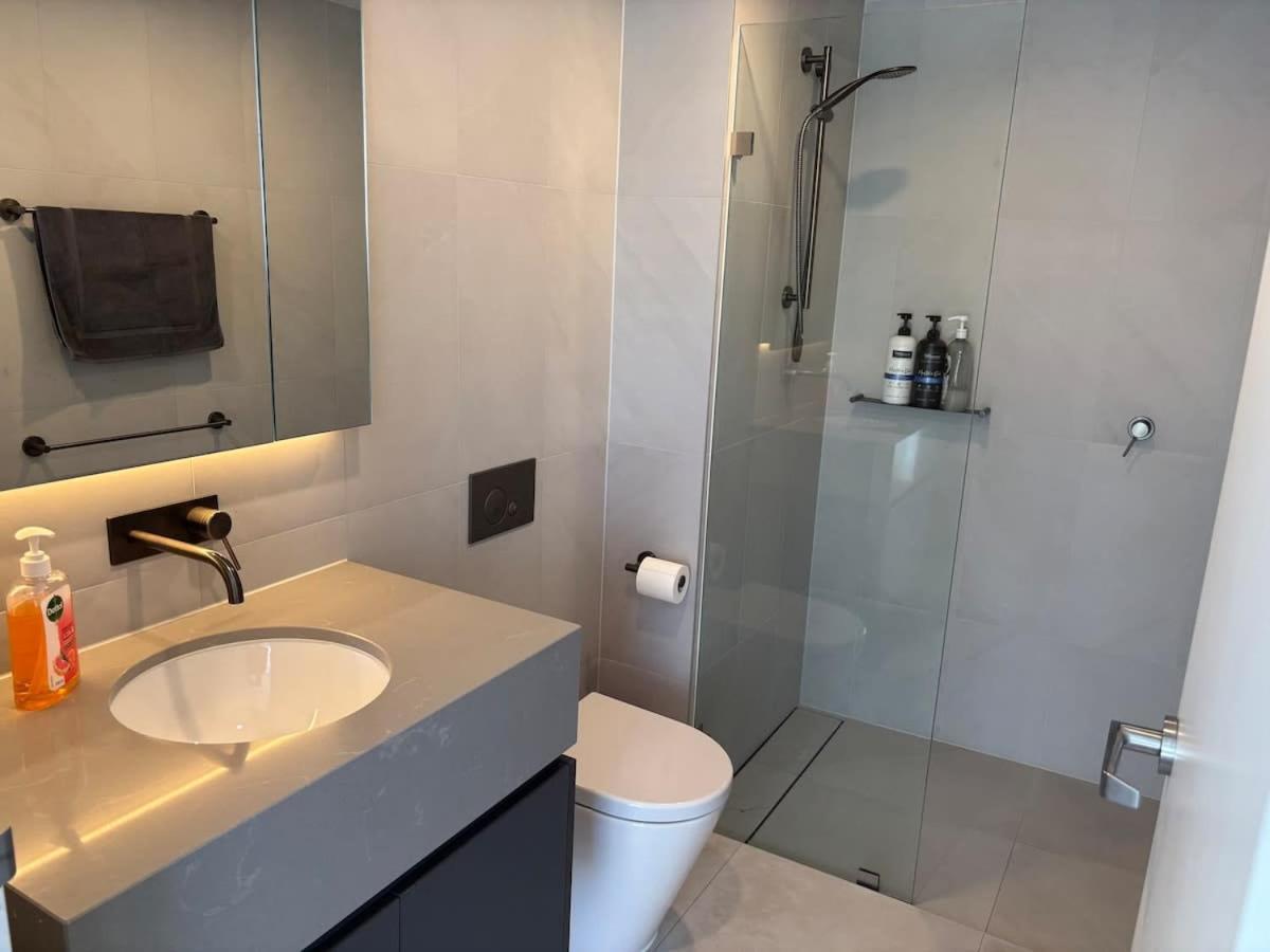 Apartment 2br-2br-2cars -cbd-pool-sleeps 6 Canberra