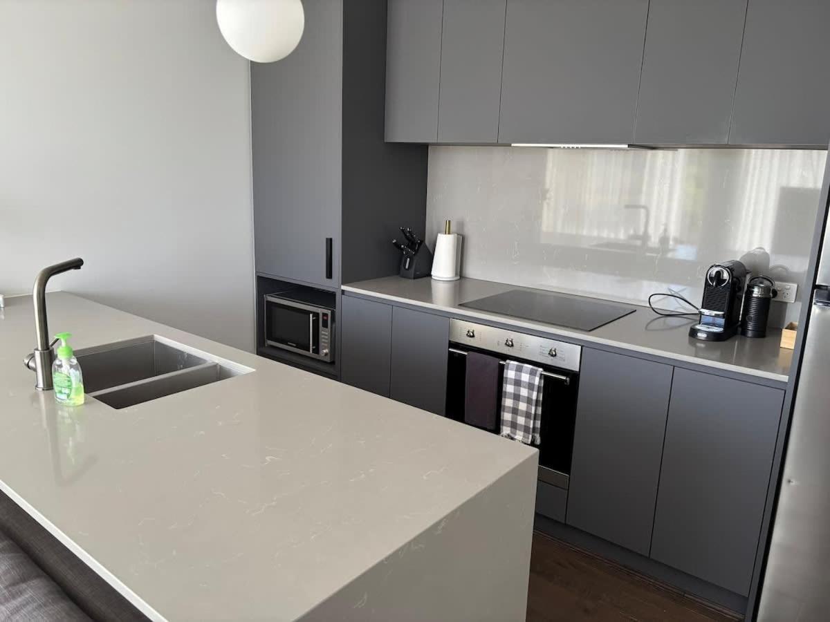 2br-2br-2cars -cbd-pool-sleeps 6 Apartment *