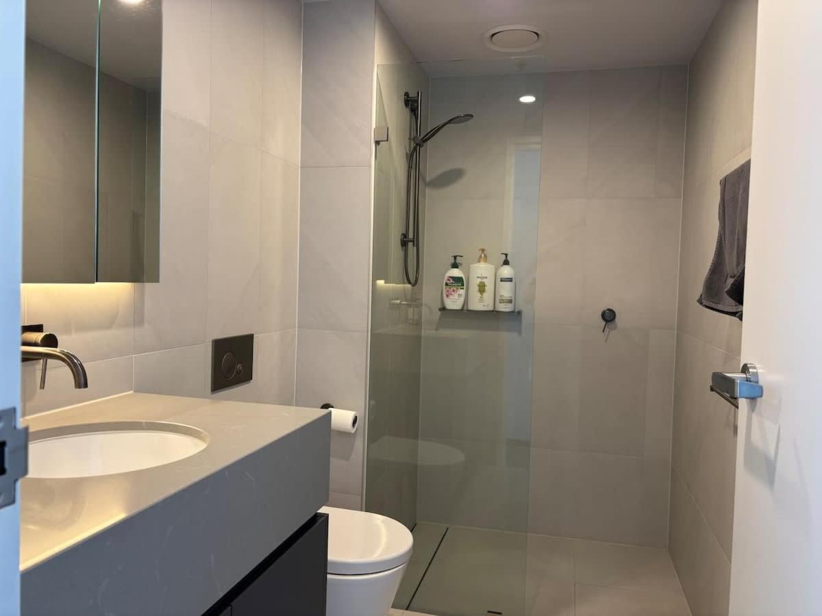 Apartment 2br-2br-2cars -cbd-pool-sleeps 6 *