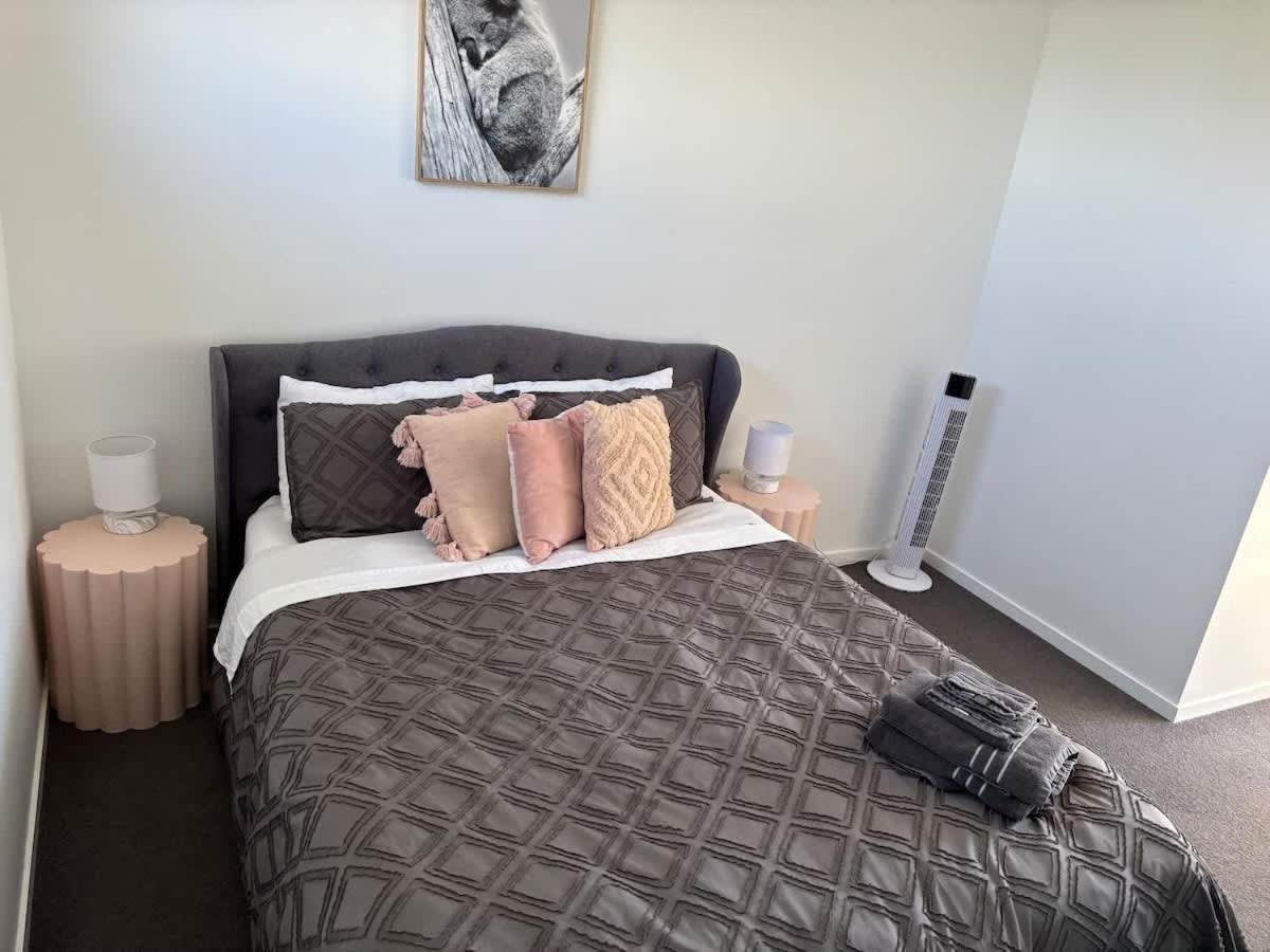 2br-2br-2cars -cbd-pool-sleeps 6 *