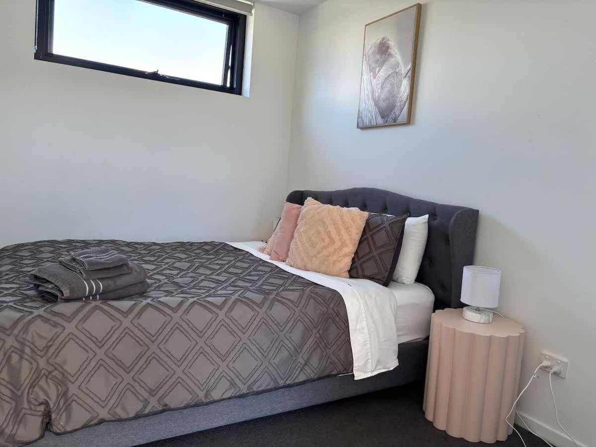 Apartment 2br-2br-2cars -cbd-pool-sleeps 6
