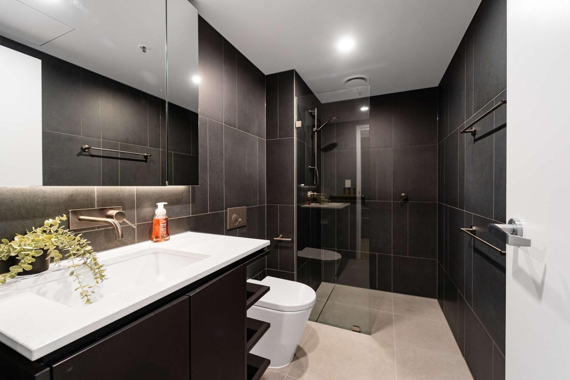 Modern 2 Bedroom In The Heart Of Center *
