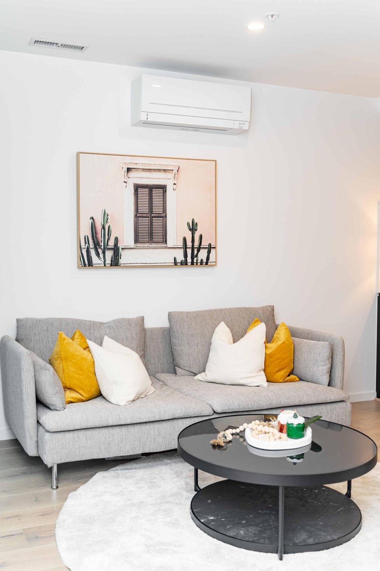 Modern 2 Bedroom In The Heart Of Center Apartment
