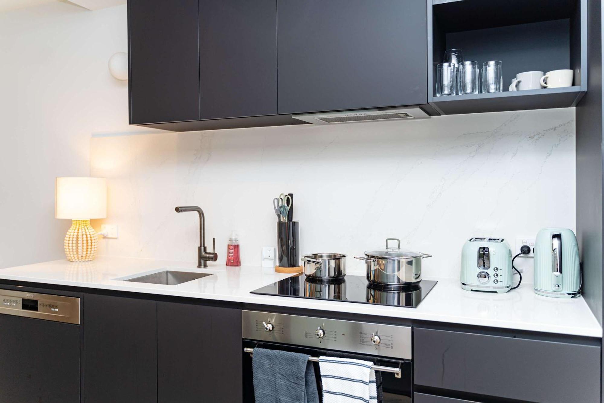 Modern 2 Bedroom In The Heart Of Center Apartment *