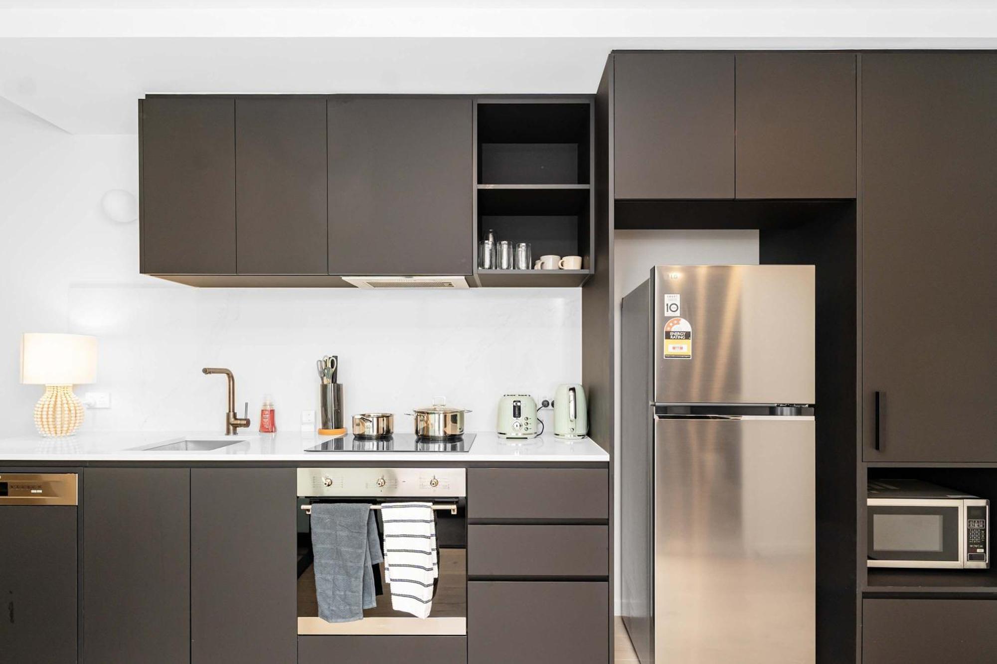 Modern 2 Bedroom In The Heart Of Center Apartment Canberra