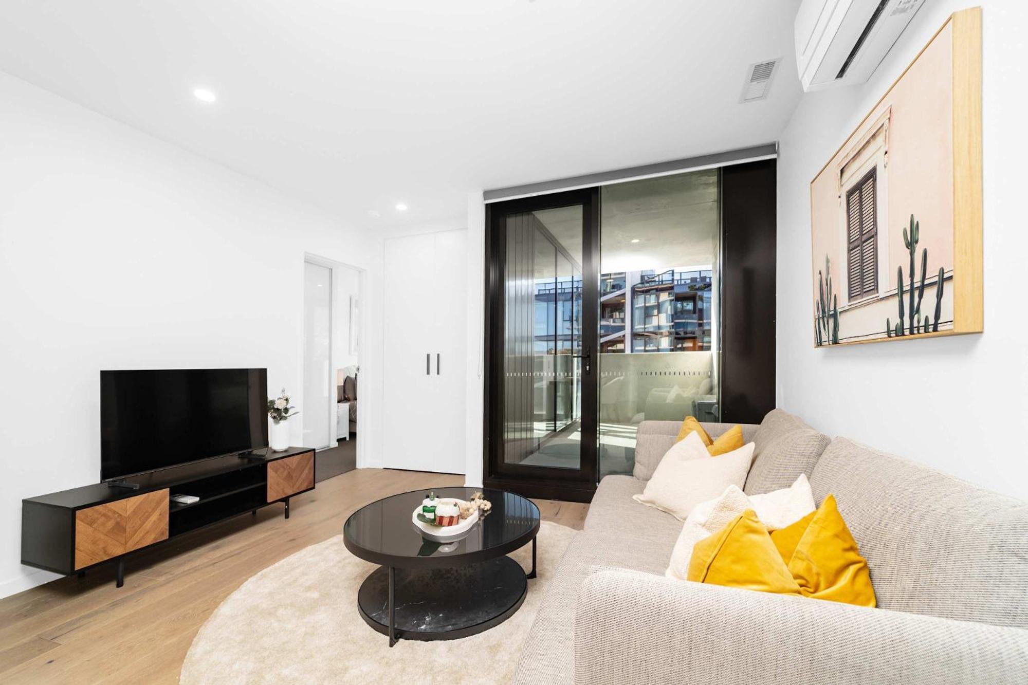 Apartment Modern 2 Bedroom In The Heart Of Center Canberra
