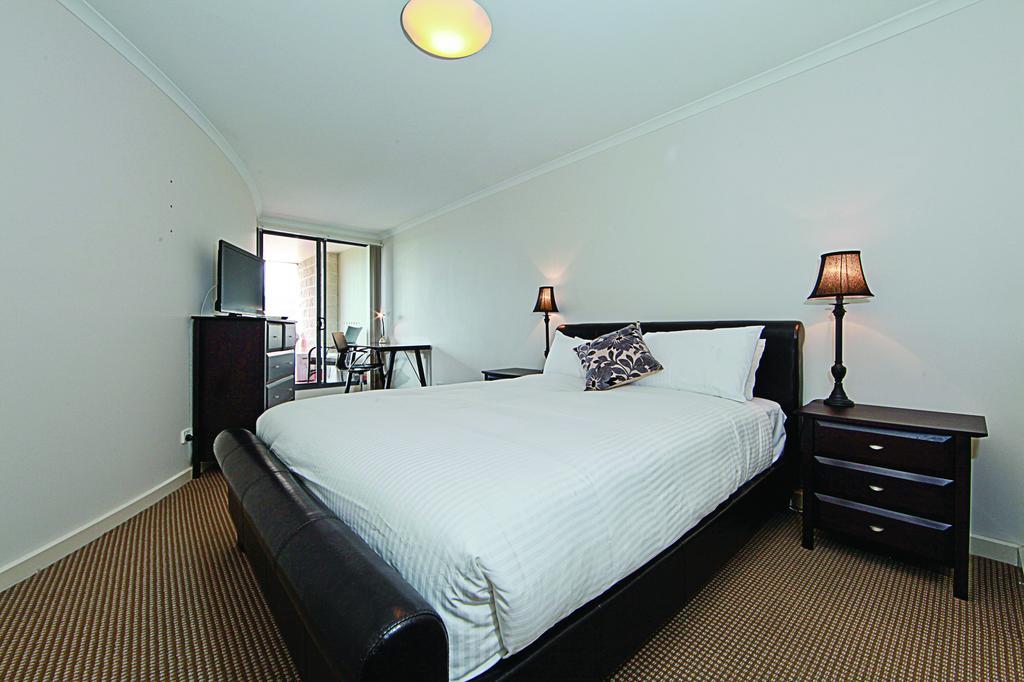 Accommodate Canberra - Phoenix Apartment *