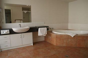 Hotel Belconnen Way & Serviced