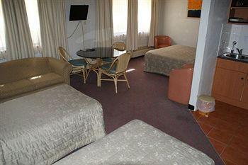 Hotel Belconnen Way & Serviced Canberra