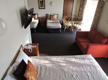 Belconnen Way & Serviced Hotel Canberra