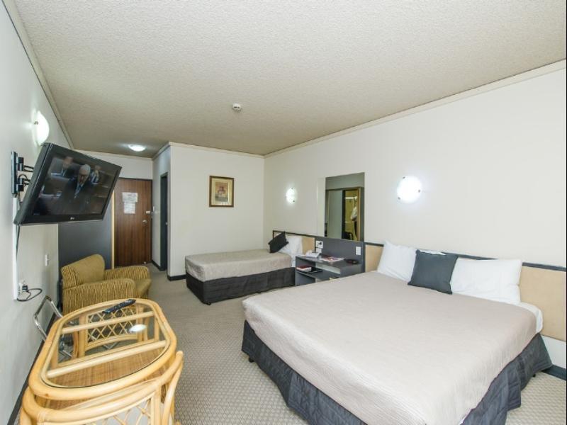 Belconnen Way & Serviced Hotel 3*