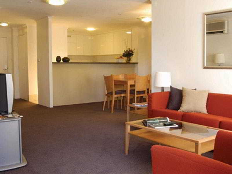 Adina Serviced Court 4*