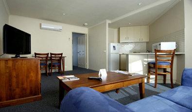 Parklands Official 3* Canberra