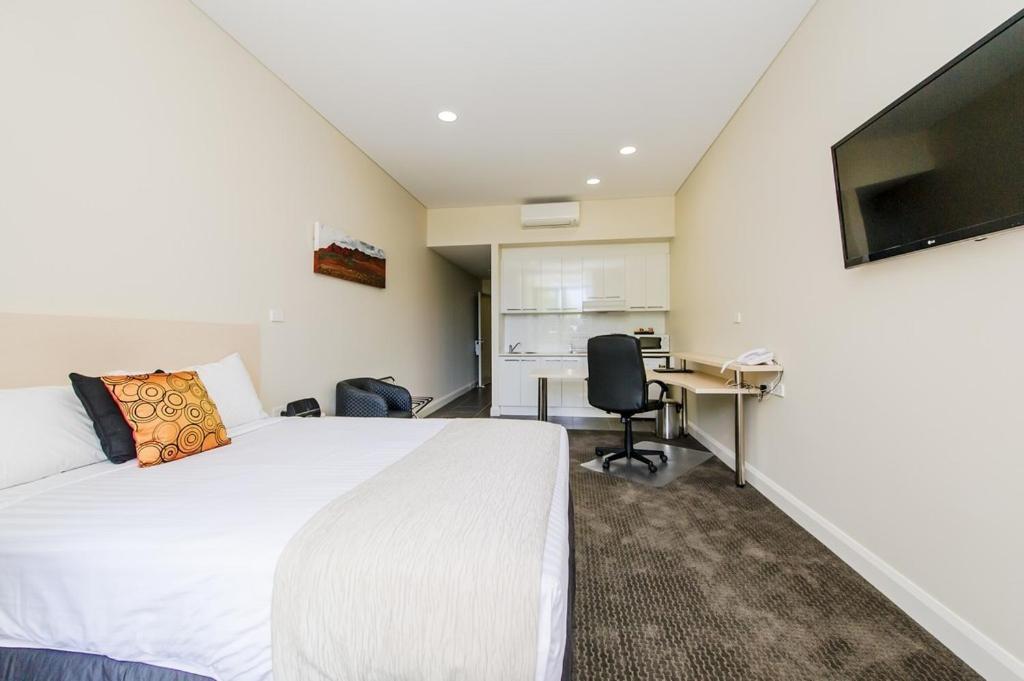 Belconnen Way & Serviced