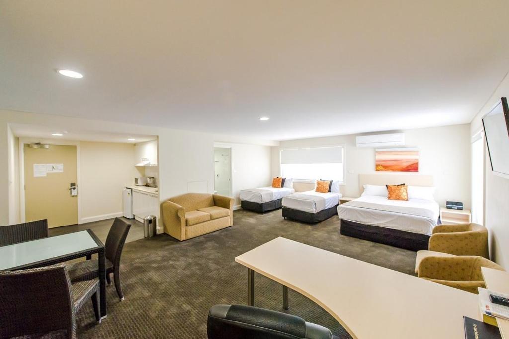 Hotel Belconnen Way & Serviced 3*