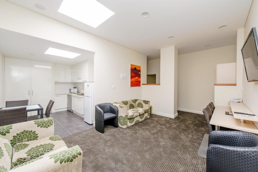Belconnen Way & Serviced Hotel Canberra