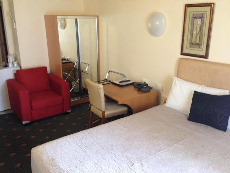 Hotel Belconnen Way & Serviced 3*