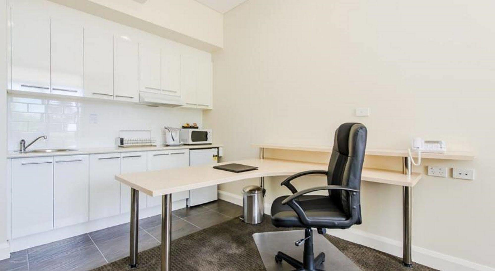 Hotel Belconnen Way & Serviced