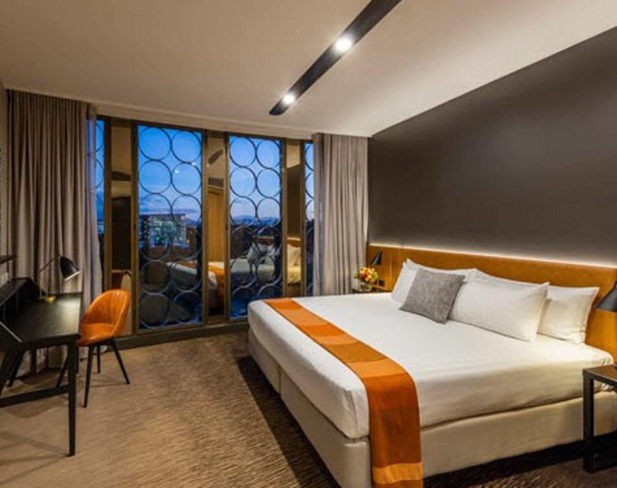 Vibe Hotel 4*
