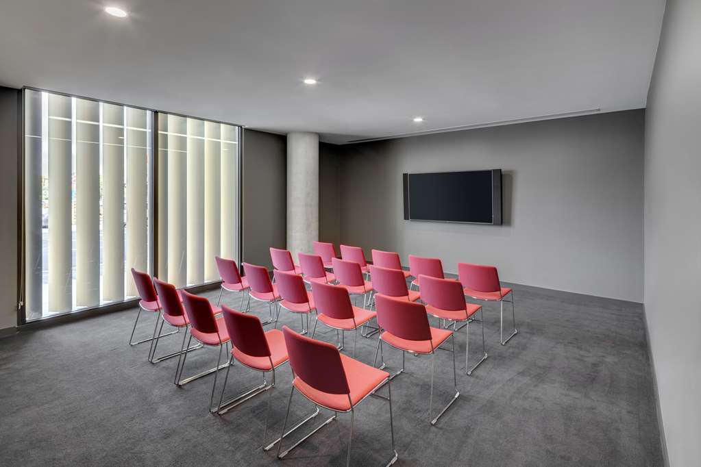 Vibe Hotel 4*