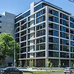 Center 2-Bed With Rooftop Pool & Secure Parking