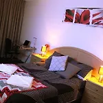 Perfectly Located Modern Apartment - Canberra Cbd