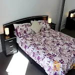 Comfortable & Spacious -2Bd 2Bth - Braddon