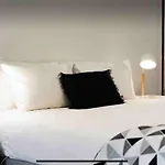 1Br Braddon Retreat With Mountain Views