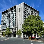 Lovely Cbd Two Bedroom Apartment Free Parking