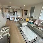 Lovely Cbd Two Bedroom Apartment Free Parking