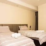 Comfort Two Bedroom Apartment In Lyneham