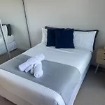 Mulberry 2Br-2Ba Rooftop Pool, Bbq, Wifi & Netflix - Central Location