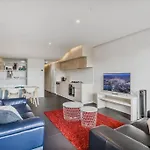 Apartment Nestled Between Lake Burley Griffin, City And Anu
