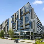 Chic Inner-City 2-Bed Abode With Pool Gym & Sauna
