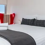 Spacious And Cosy Apt With Great Views In Braddon