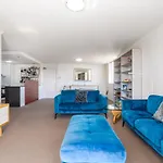 Spacious And Cosy Apt With Great Views In Braddon